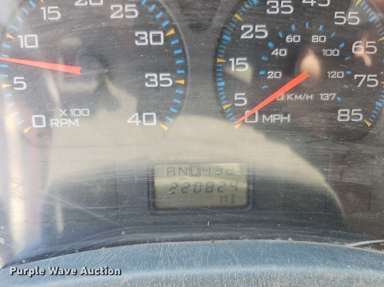 image for item DQ0090 2003 International 7400  refuse truck