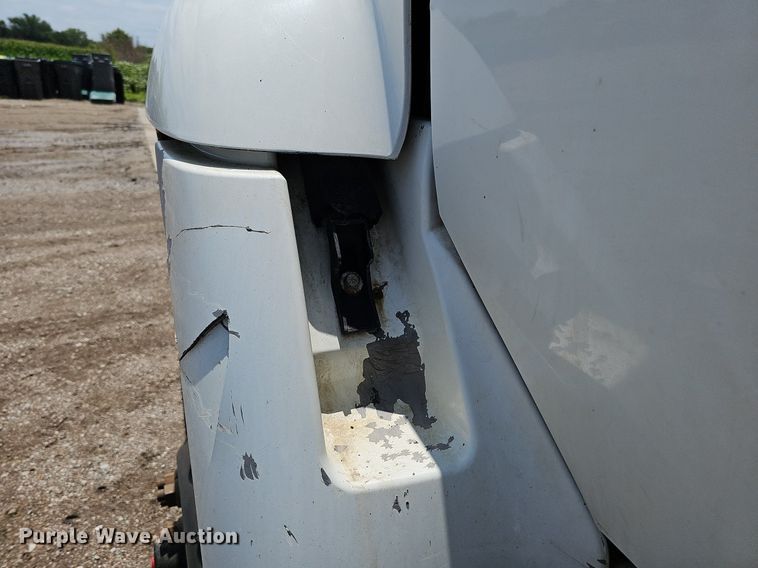 image for item DQ0090 2003 International 7400  refuse truck