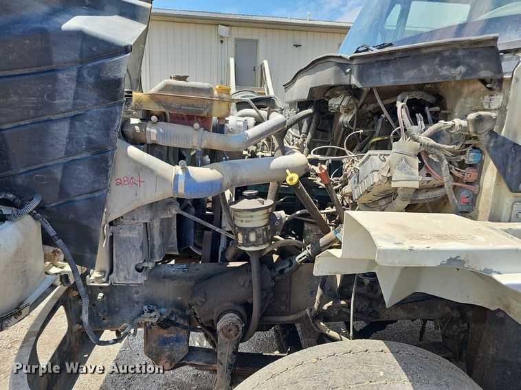 image for item DQ0090 2003 International 7400  refuse truck