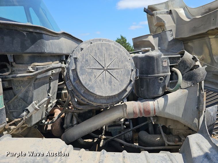 image for item DQ0090 2003 International 7400  refuse truck