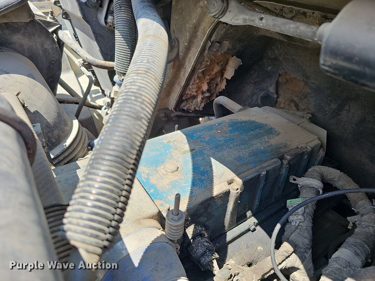 image for item DQ0090 2003 International 7400  refuse truck