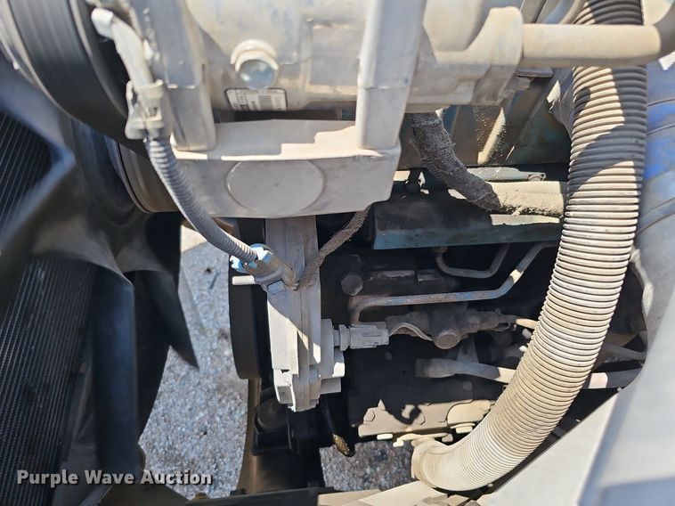 image for item DQ0090 2003 International 7400  refuse truck