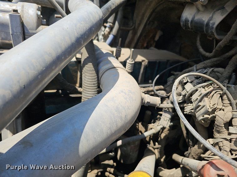 image for item DQ0090 2003 International 7400  refuse truck