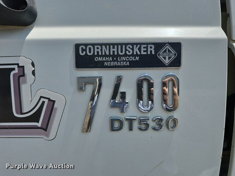 image for item DQ0090 2003 International 7400  refuse truck