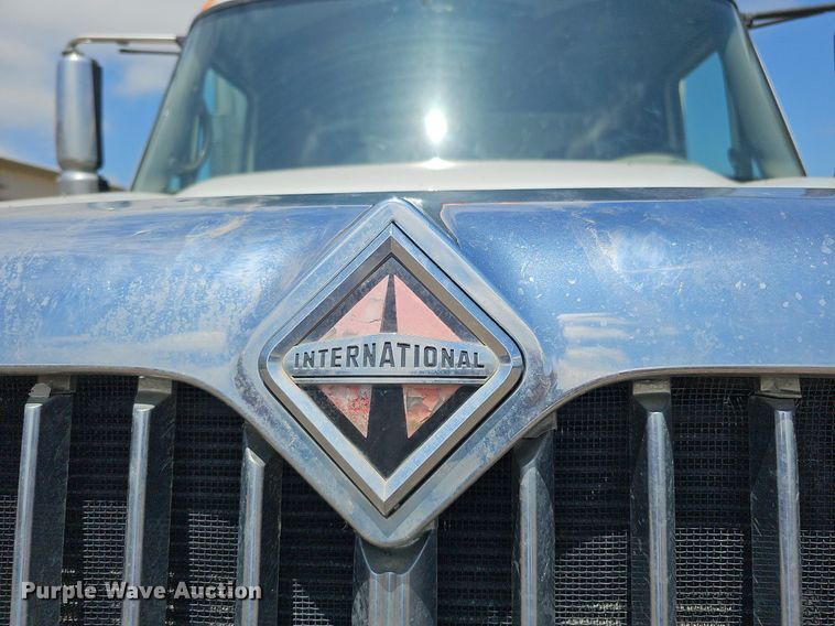 image for item DQ0090 2003 International 7400  refuse truck