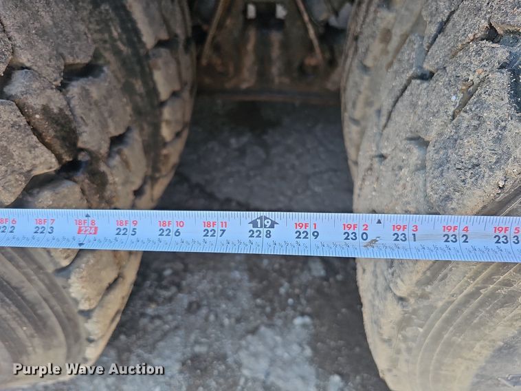 image for item DQ0090 2003 International 7400  refuse truck