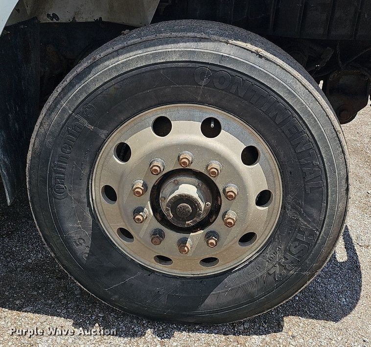 image for item DQ0090 2003 International 7400  refuse truck