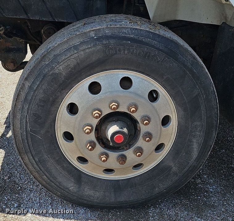 image for item DQ0090 2003 International 7400  refuse truck