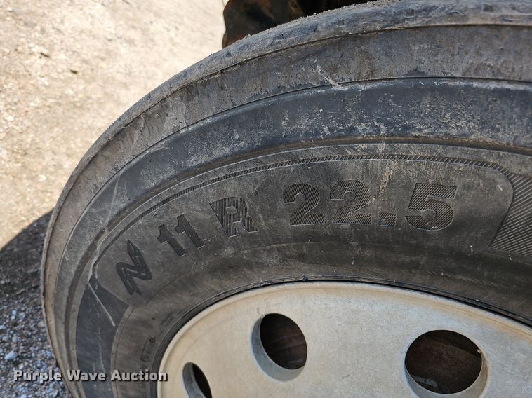 image for item DQ0090 2003 International 7400  refuse truck