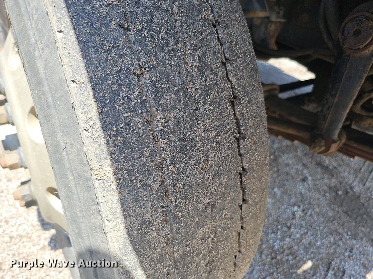 image for item DQ0090 2003 International 7400  refuse truck