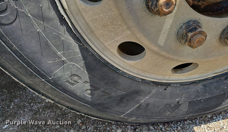 image for item DQ0090 2003 International 7400  refuse truck