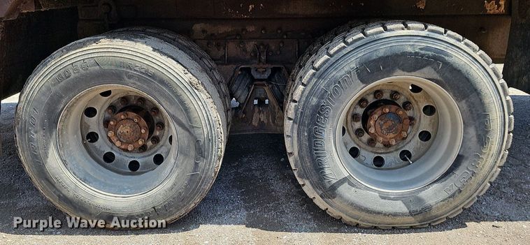 image for item DQ0090 2003 International 7400  refuse truck