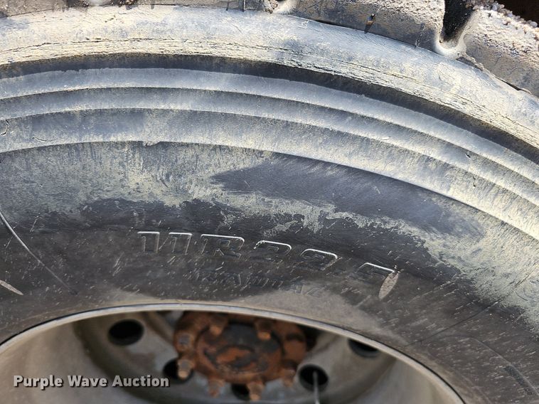 image for item DQ0090 2003 International 7400  refuse truck