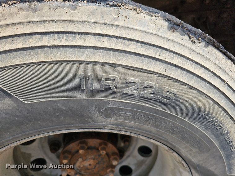 image for item DQ0090 2003 International 7400  refuse truck