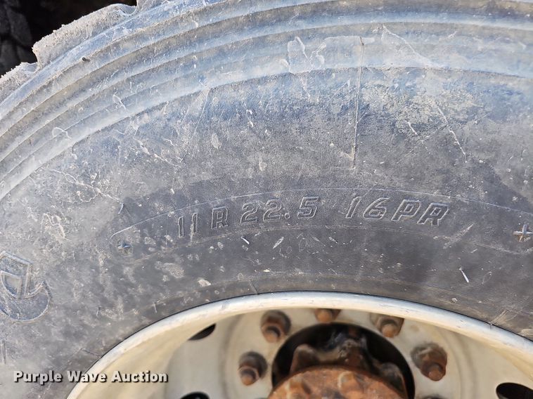 image for item DQ0090 2003 International 7400  refuse truck