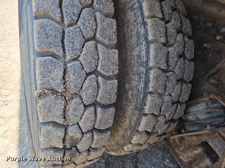 image for item DQ0090 2003 International 7400  refuse truck