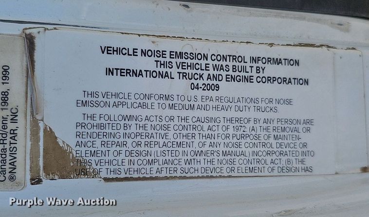 image for item DQ0090 2003 International 7400  refuse truck