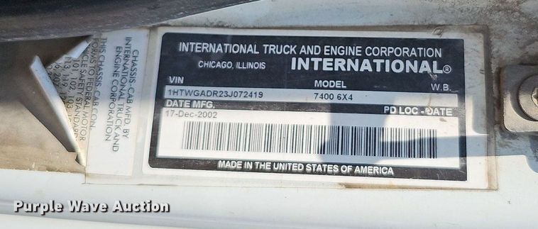 image for item DQ0090 2003 International 7400  refuse truck