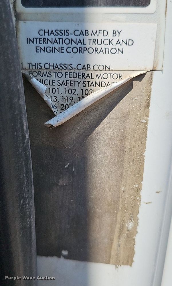 image for item DQ0090 2003 International 7400  refuse truck