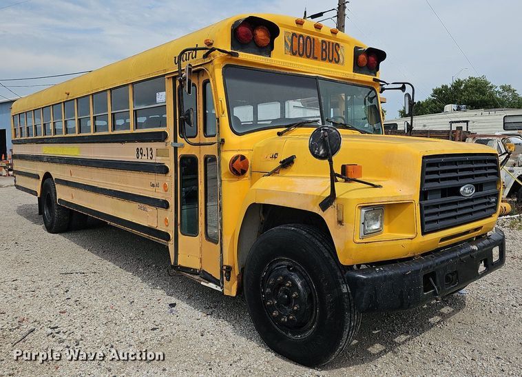 image for item DQ0117 1989 Ford B700  school bus