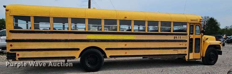 image for item DQ0117 1989 Ford B700  school bus