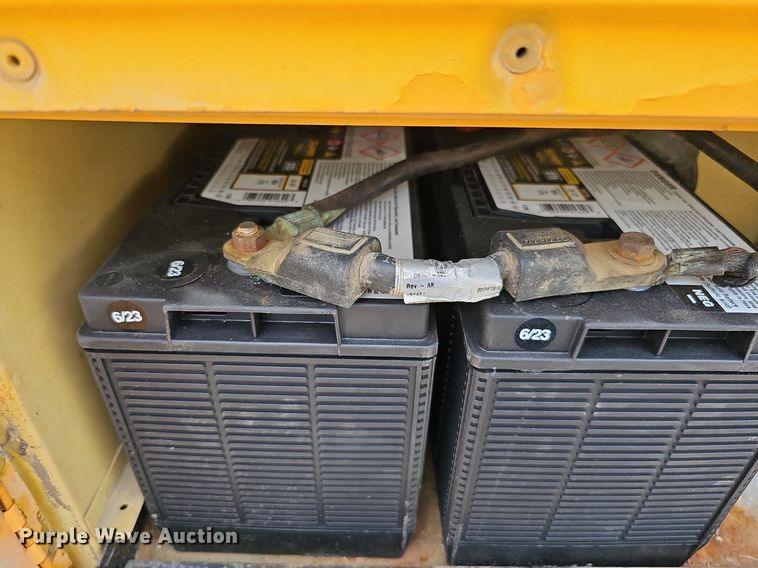 image for item DQ0117 1989 Ford B700  school bus