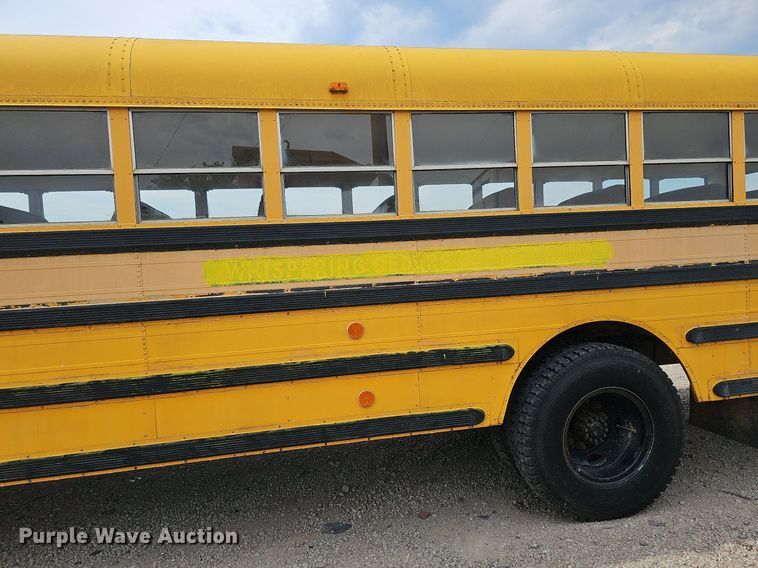 image for item DQ0117 1989 Ford B700  school bus