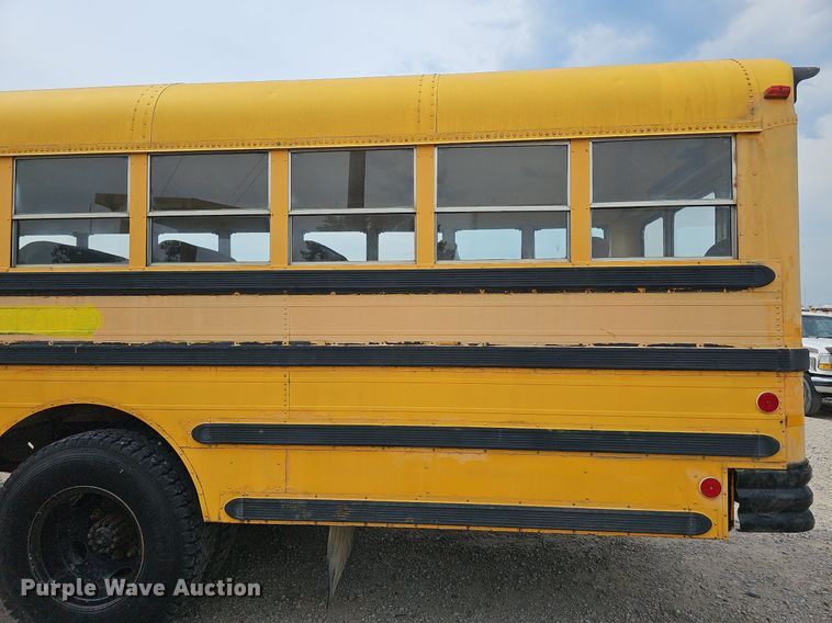 image for item DQ0117 1989 Ford B700  school bus