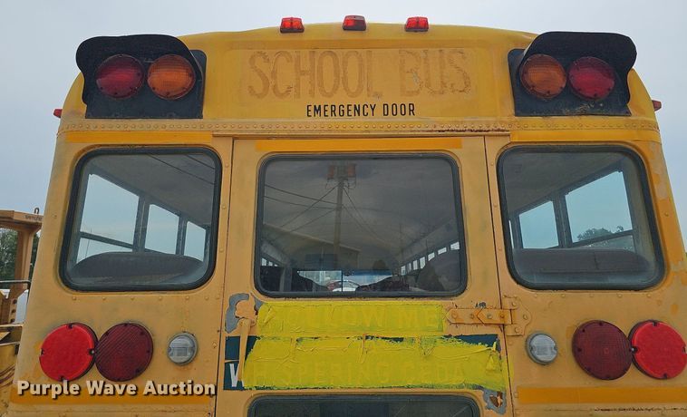 image for item DQ0117 1989 Ford B700  school bus