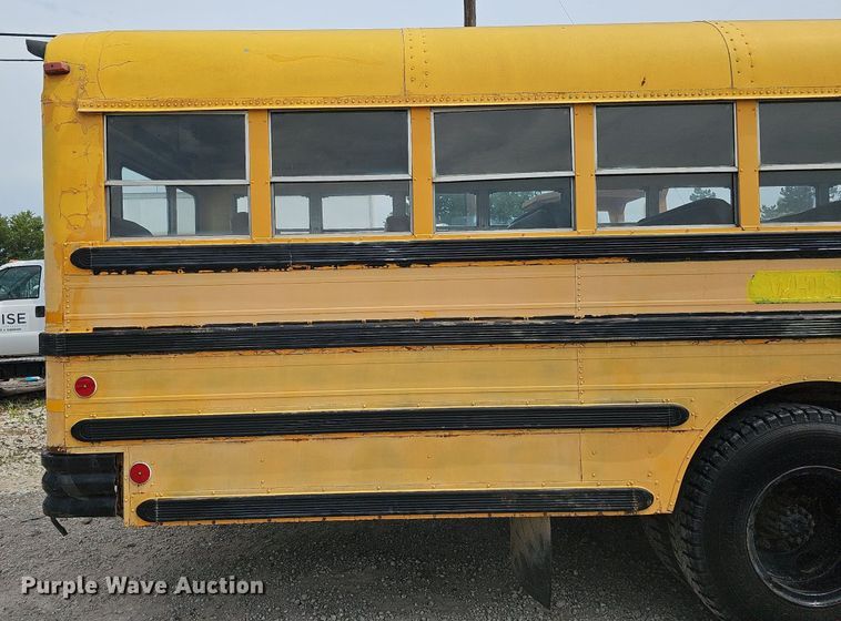 image for item DQ0117 1989 Ford B700  school bus