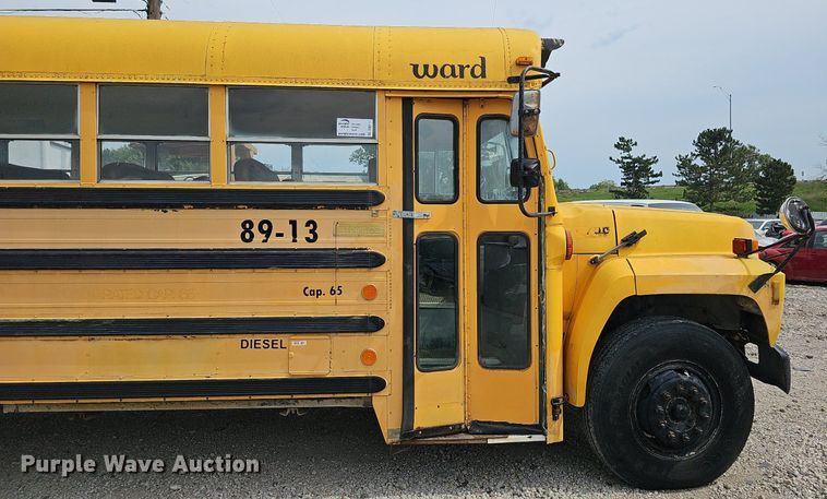 image for item DQ0117 1989 Ford B700  school bus