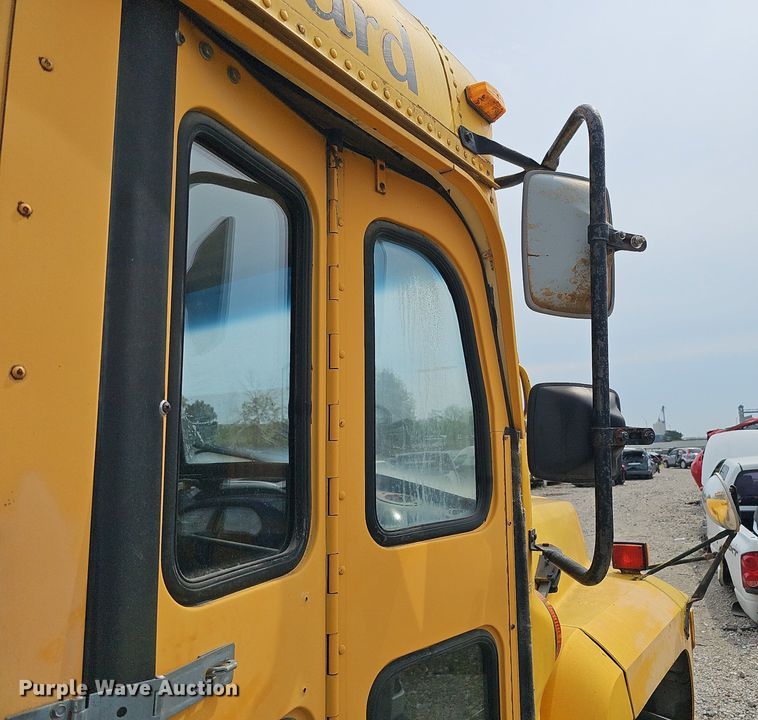 image for item DQ0117 1989 Ford B700  school bus