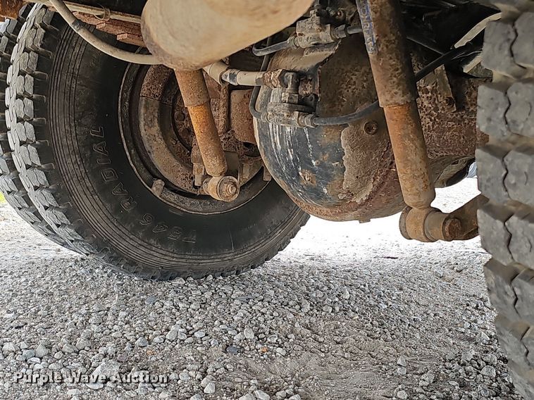 image for item DQ0117 1989 Ford B700  school bus