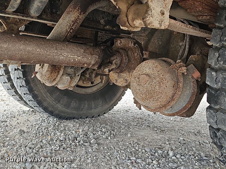 image for item DQ0117 1989 Ford B700  school bus