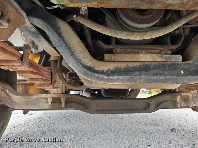 image for item DQ0117 1989 Ford B700  school bus