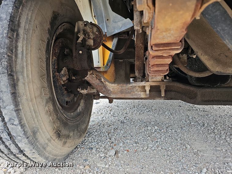 image for item DQ0117 1989 Ford B700  school bus