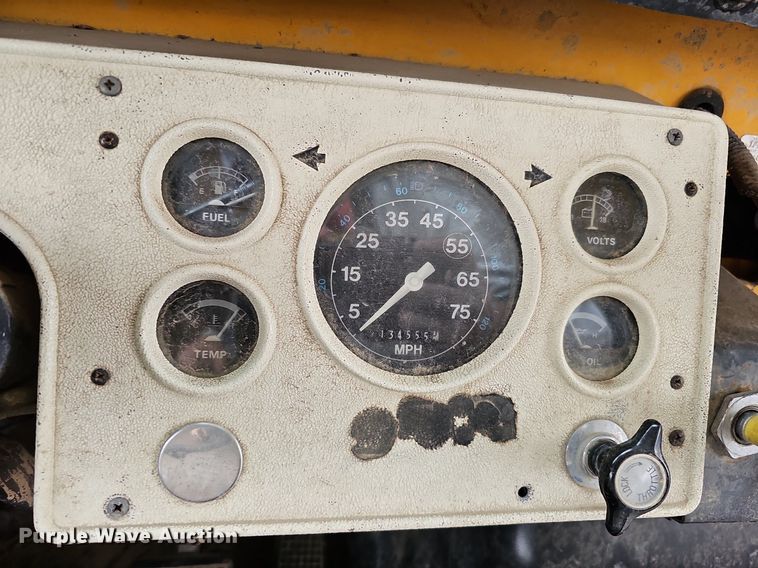 image for item DQ0117 1989 Ford B700  school bus