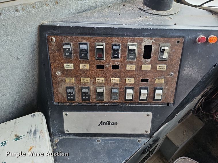 image for item DQ0117 1989 Ford B700  school bus