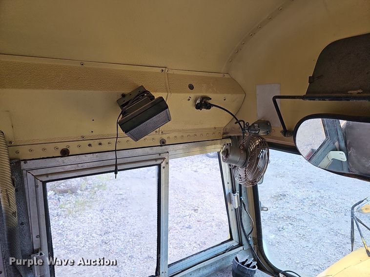 image for item DQ0117 1989 Ford B700  school bus
