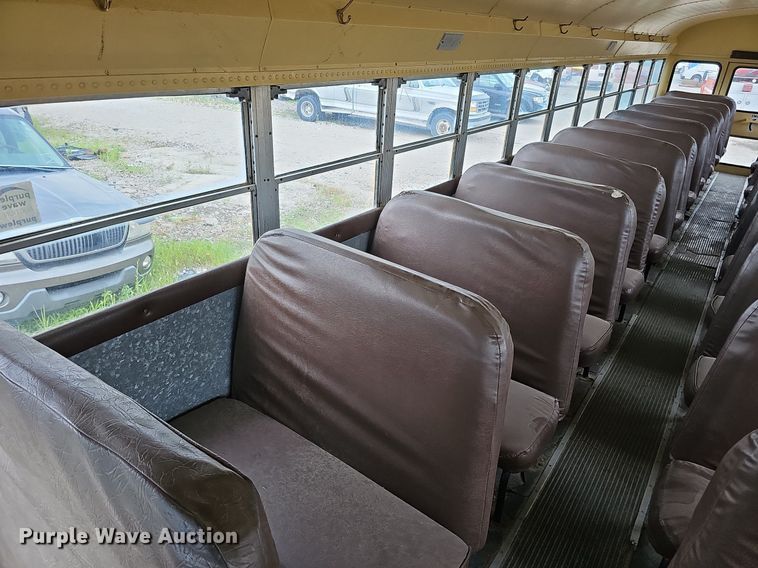 image for item DQ0117 1989 Ford B700  school bus