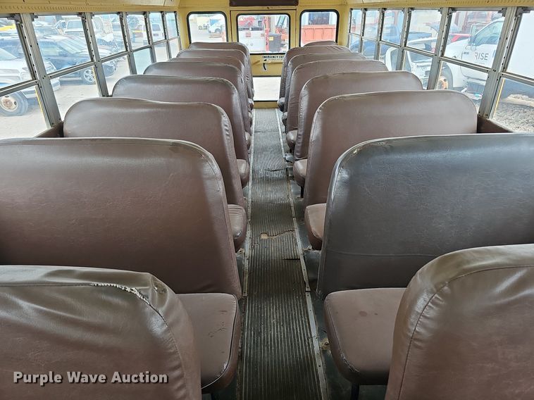 image for item DQ0117 1989 Ford B700  school bus