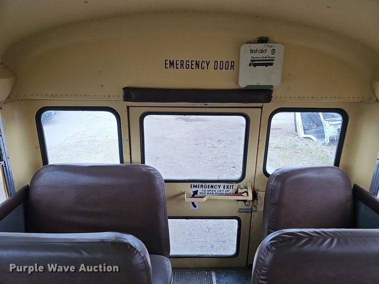 image for item DQ0117 1989 Ford B700  school bus