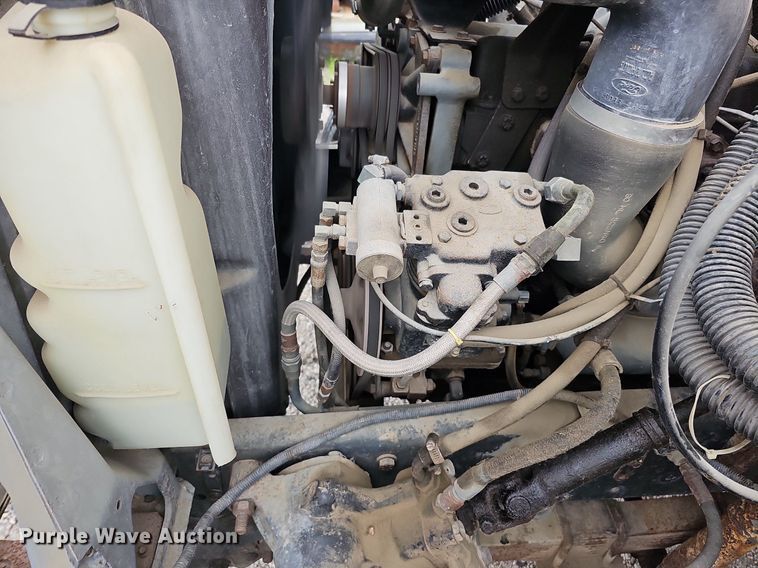 image for item DQ0117 1989 Ford B700  school bus