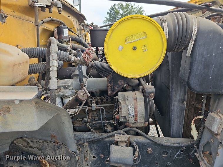 image for item DQ0117 1989 Ford B700  school bus