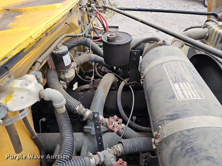 image for item DQ0117 1989 Ford B700  school bus