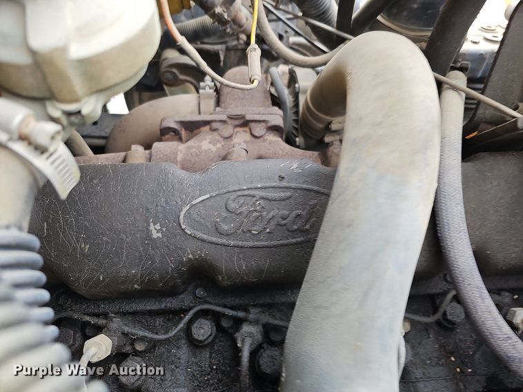 image for item DQ0117 1989 Ford B700  school bus