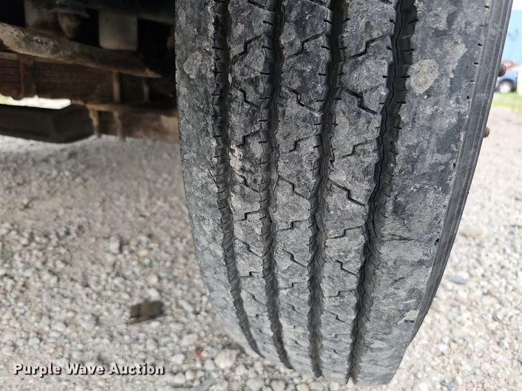 image for item DQ0117 1989 Ford B700  school bus