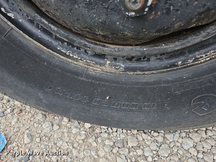 image for item DQ0117 1989 Ford B700  school bus