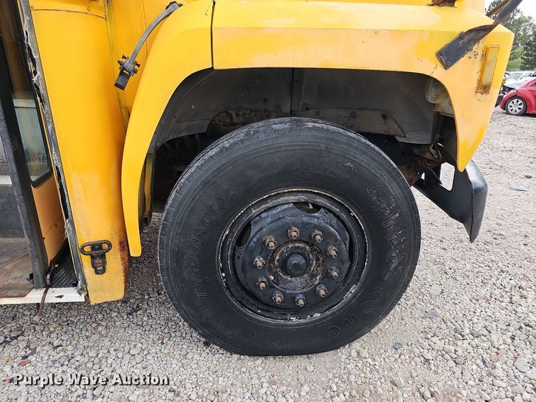 image for item DQ0117 1989 Ford B700  school bus