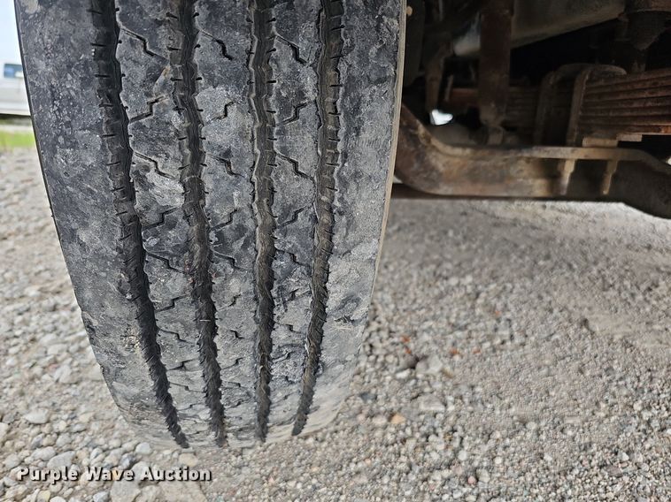 image for item DQ0117 1989 Ford B700  school bus